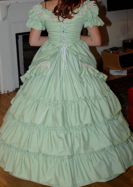 <Finished gown from the back>