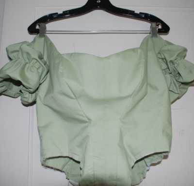 <Top of bodice on hanger>