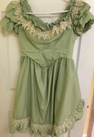 <Whole bodice on hanger>