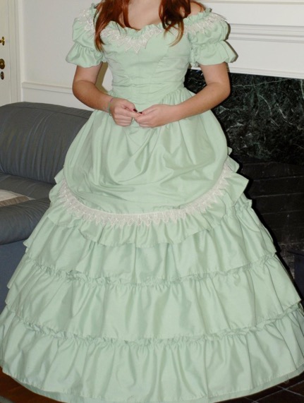 <Finished gown from the front>